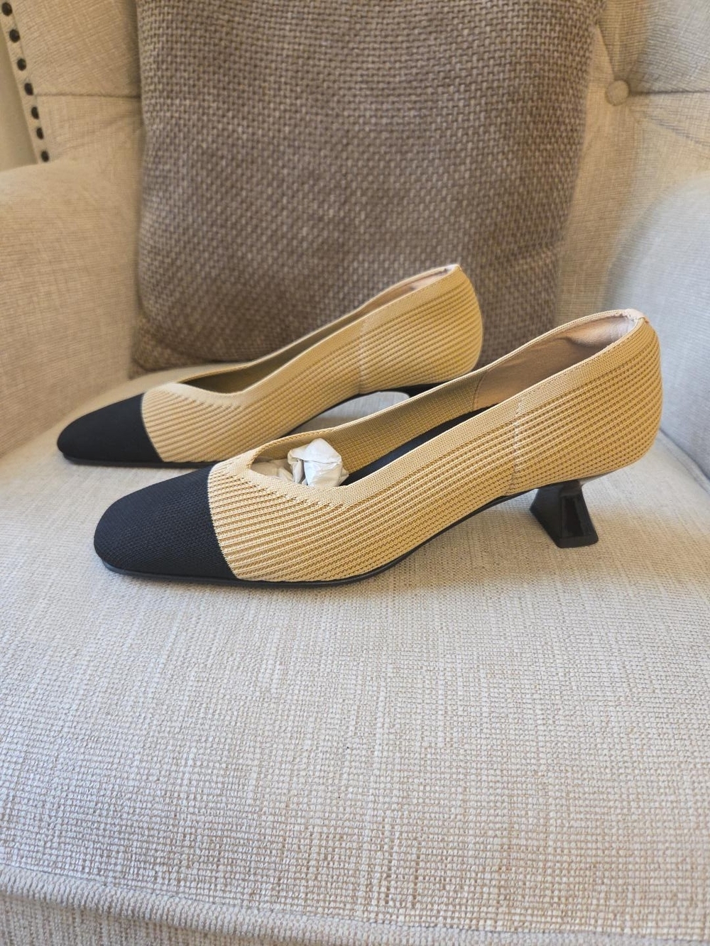 Miss Elastic Beige & Black Knit Cap Toe Low Heel Pumps | EU 40 | Chic Comfort - Picture 3 of 9